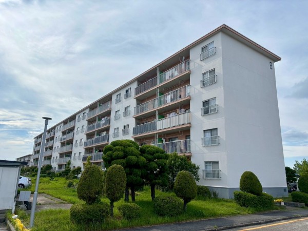 神戸市垂水区青山台、マンションの外観画像です