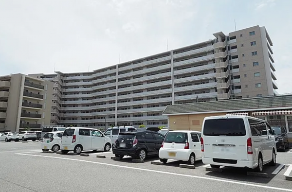 神戸市垂水区星陵台、マンションの外観画像です
