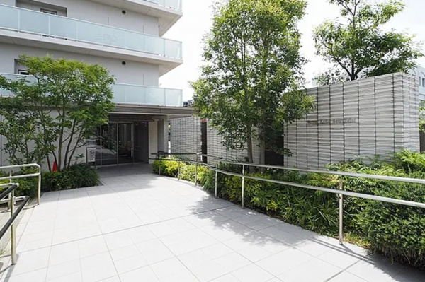 神戸市垂水区星陵台、マンションのエントランス画像です