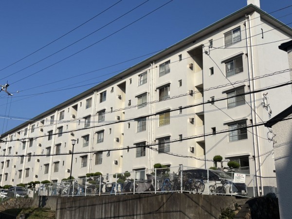 神戸市垂水区上高丸、マンションの外観画像です