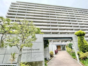 神戸市垂水区青山台、マンションの外観画像です