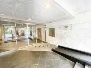 神戸市垂水区青山台、マンションのエントランス画像です