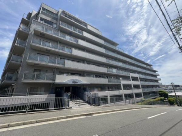 神戸市垂水区星が丘、マンションの外観画像です