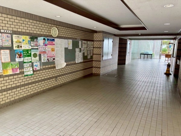 神戸市垂水区青山台、マンションのエントランス画像です