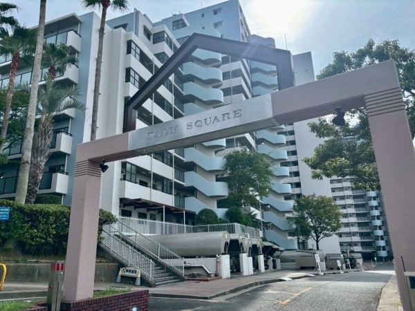 神戸市垂水区青山台、マンションの外観画像です