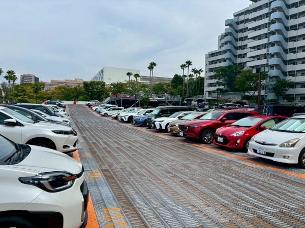 神戸市垂水区青山台、マンションの駐車場画像です