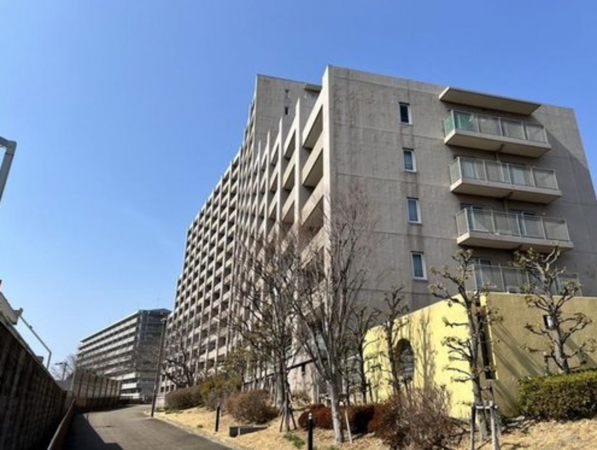 神戸市垂水区青山台、マンションの外観画像です
