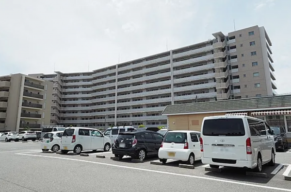 神戸市垂水区星陵台、マンションの外観画像です