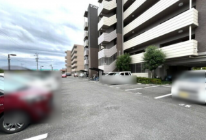 佐賀市兵庫北、中古マンションの駐車場画像です