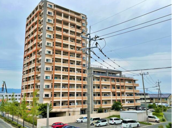 佐賀市鍋島、中古マンションの外観画像です