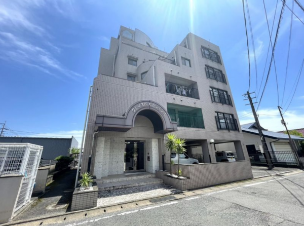 佐賀市鍋島、中古マンションの外観画像です