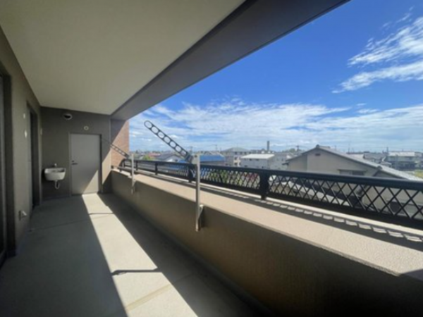 佐賀市開成、中古マンションのバルコニー画像です