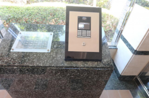 佐賀市神野西、中古マンションのエントランス画像です