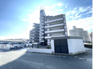 佐賀市鍋島、中古マンションの外観画像です