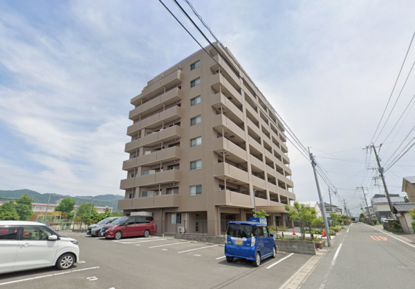 佐賀市大和町、中古マンションの外観画像です