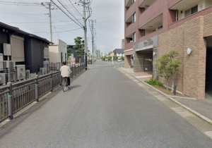 佐賀市兵庫北、中古マンションの前面道路を含む現地写真画像です