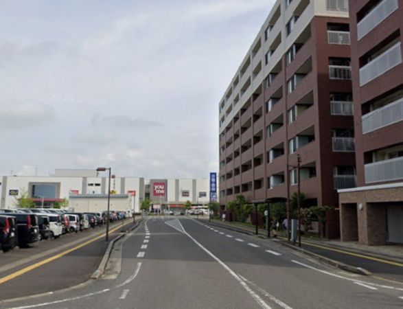 佐賀市兵庫北、中古マンションの前面道路を含む現地写真画像です
