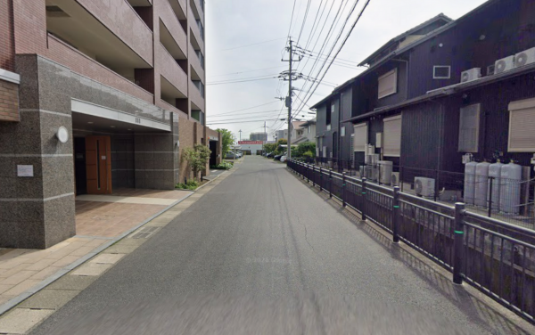 佐賀市兵庫北、中古マンションの前面道路を含む現地写真画像です