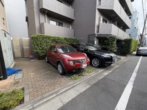 江東区毛利、マンションの駐車場画像です