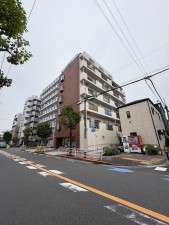 江東区亀戸、マンションの外観画像です