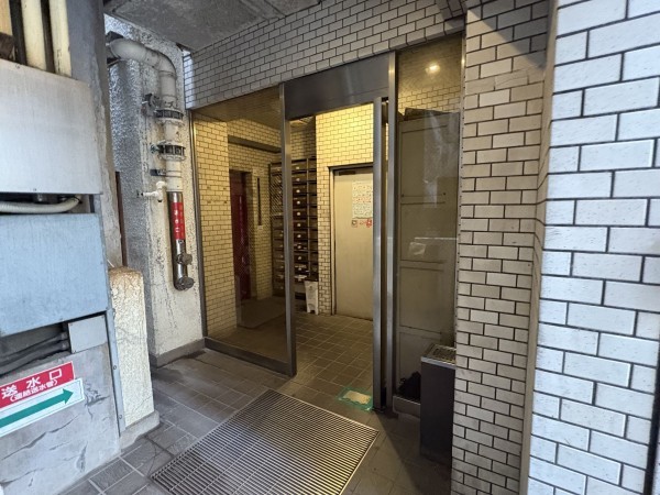 江東区亀戸、マンションのエントランス画像です