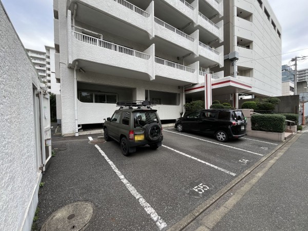 江東区東陽、マンションの駐車場画像です