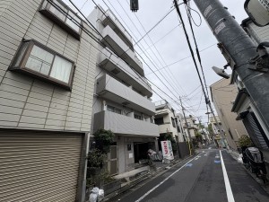 江東区亀戸、マンションの外観画像です