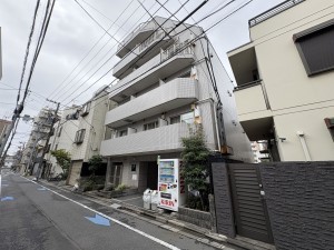江東区亀戸、マンションの外観画像です
