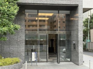 江東区亀戸、マンションのエントランス画像です