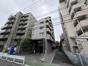 江東区亀戸、マンションの外観画像です