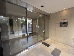 江東区大島、マンションのエントランス画像です
