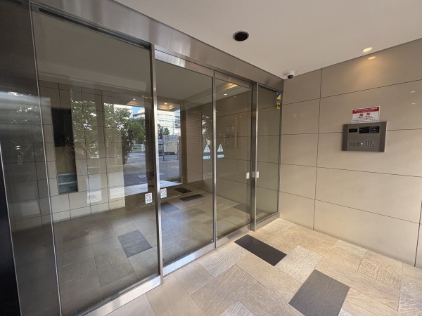 江東区大島、マンションのエントランス画像です