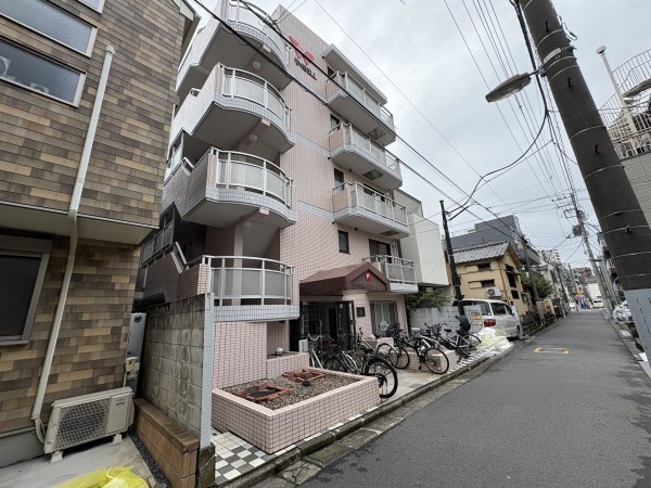 江東区亀戸、マンションの外観画像です