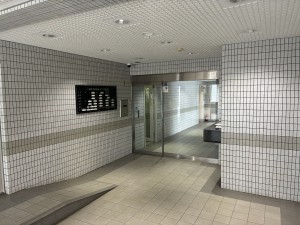 江東区亀戸、マンションのエントランス画像です