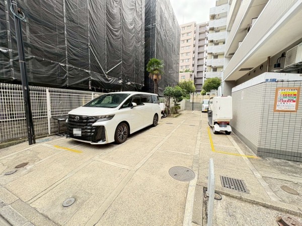 江東区大島、マンションの駐車場画像です