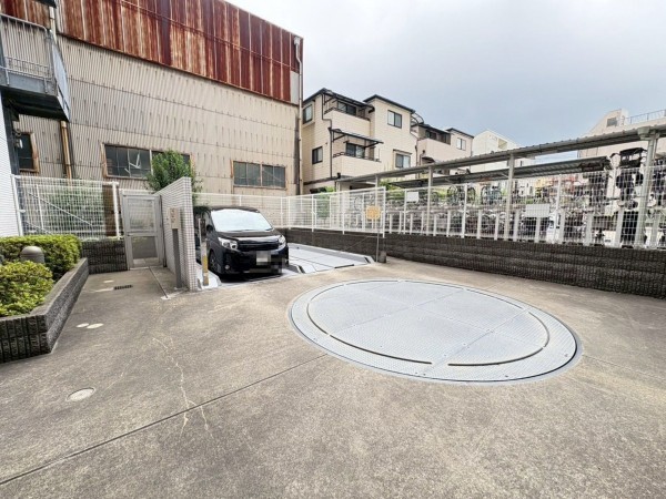 江東区北砂、マンションの駐車場画像です