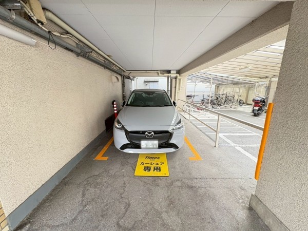 江東区亀戸、マンションの駐車場画像です