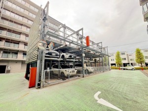 江東区大島、マンションの駐車場画像です