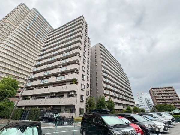 江東区大島、マンションの外観画像です