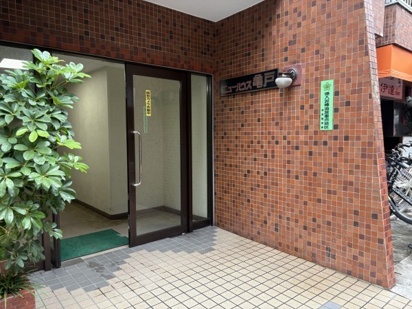 江東区亀戸、マンションのエントランス画像です