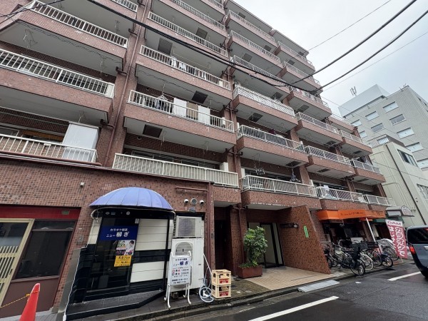 江東区亀戸、マンションの外観画像です