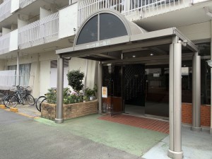 江東区亀戸、マンションのエントランス画像です