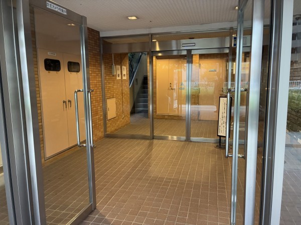 江東区亀戸、マンションのエントランス画像です