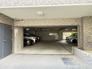 江東区東陽、マンションの駐車場画像です