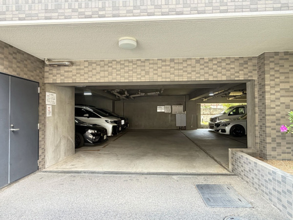 江東区東陽、マンションの駐車場画像です