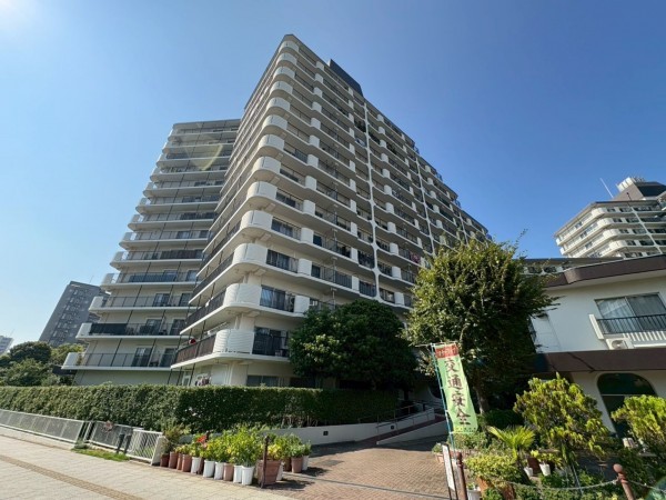 江東区亀戸、マンションの外観画像です