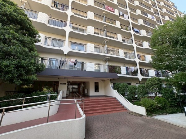 江東区亀戸、マンションのエントランス画像です