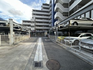 江東区東砂、マンションの駐車場画像です