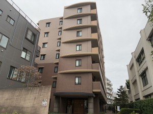 江東区亀戸、マンションの外観画像です