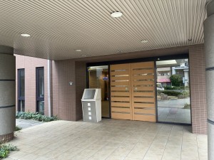 江東区亀戸、マンションのエントランス画像です